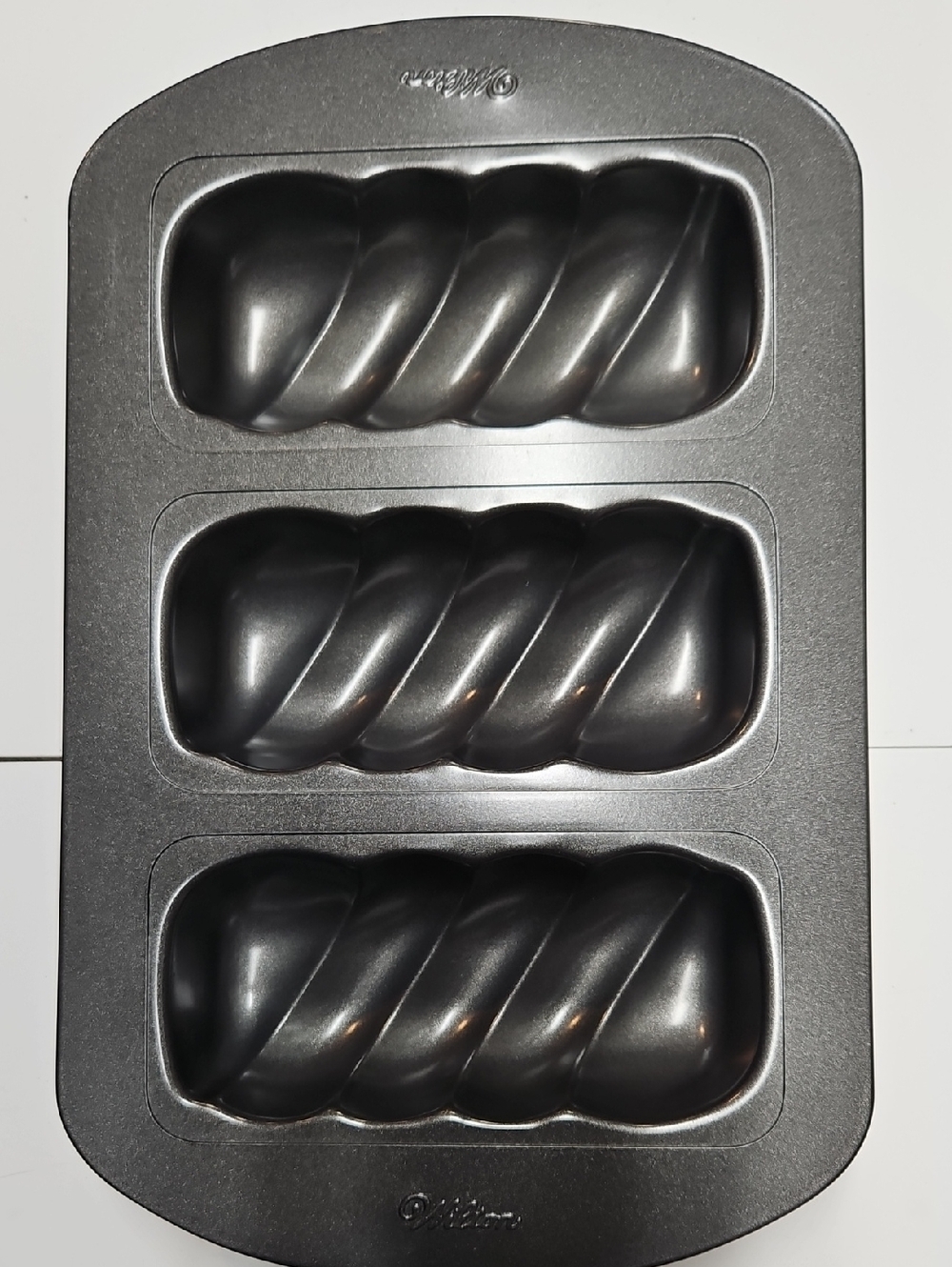 Wilton Twist Loaf Pan